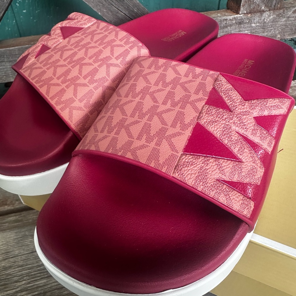Michael Kors TRIXIE MK Sig MK Print Slide - Picture 3 of 6